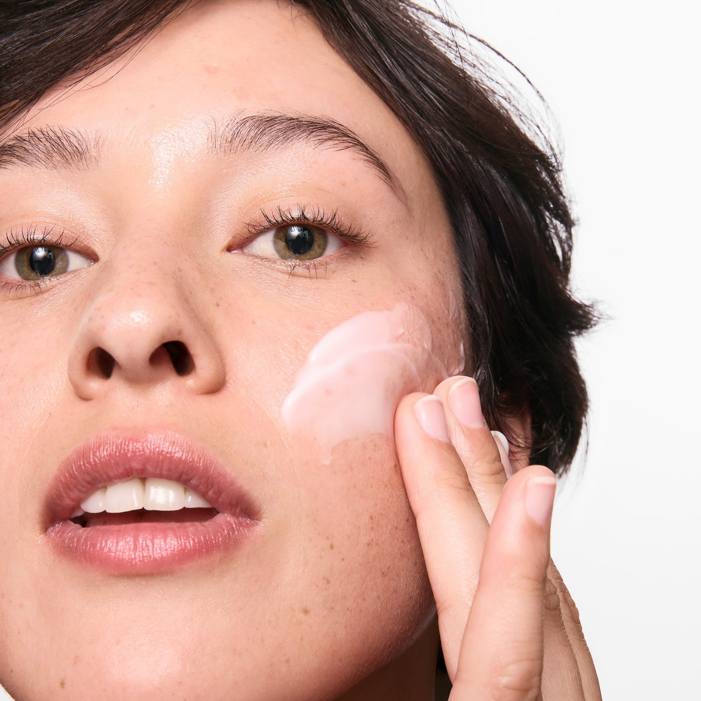 hydrating-cleanser-and-oil-free-moisturizer-duo-o3 01_LYDIA_12_APPLICATION_OMEGA_SUPERSIZE_036_1_8483aad9-c9a3-46f0-b735-539c739306ac.jpg