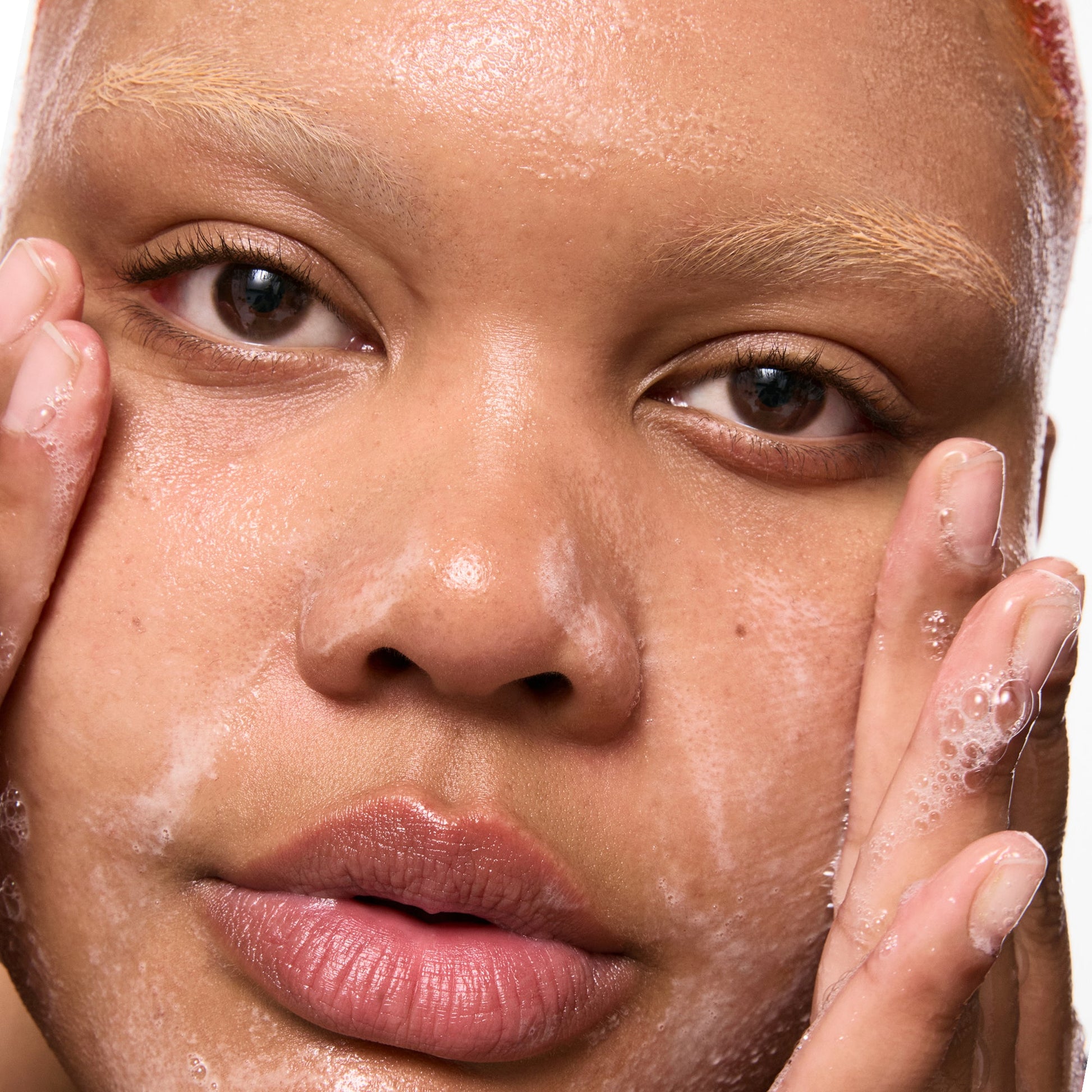 salicylic-acid-cleanser-duo-z7 Omega50_Model_2000x2000-1_ce0a3018-d6f0-4ed9-a17d-0096b80b29f6.jpg